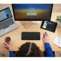 ÷ Teclado trust lyra inalambrico compacto y multidispositivo negro hecho con materiales reciclados